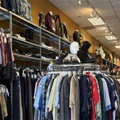The Evolution of Fashion Shops in King County, Washington: Curbside Pickup and Delivery Options